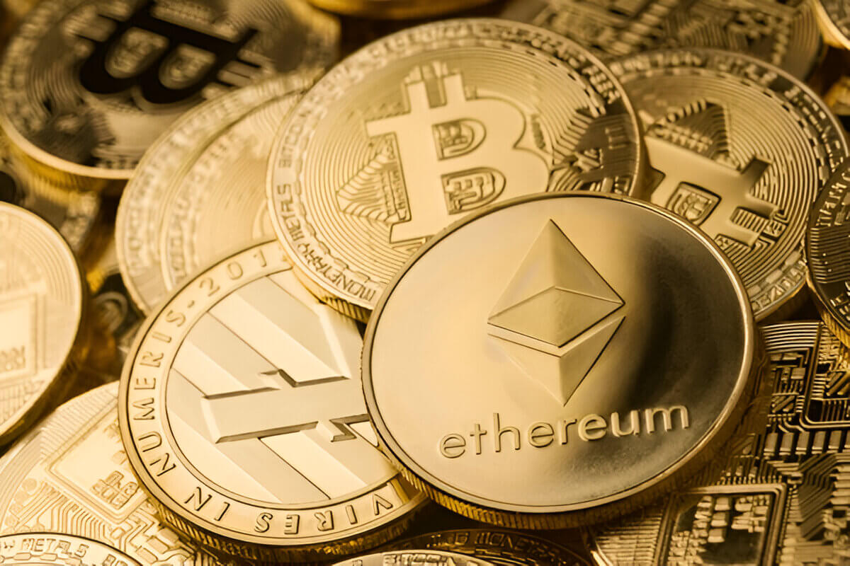 Comparative Analysis: Bitcoin vs. Altcoins